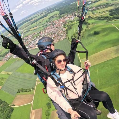 Mann und Frau beim Tandemflug, Foto: Rüdiger Benz Mann und Frau beim Tandemflug, Foto: Rüdiger Benz