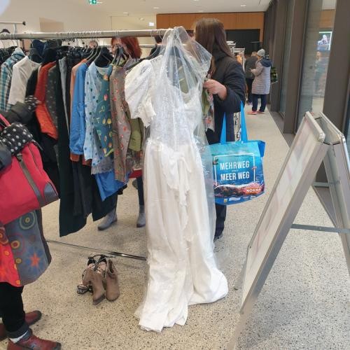 Kleiderkreisel in der Stadtbibliothek Heidenheim – Tauschen statt Kaufen am 21. März 2026 Kleiderkreisel in der Stadtbibliothek Heidenheim – Tauschen statt Kaufen am 21. März 2026