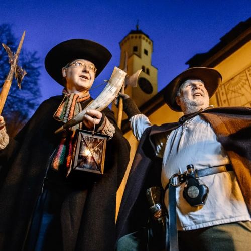 Zwei Nachtwächter mit Horn und Hellebarde, Foto: Oliver Vogel Zwei Nachtwächter mit Horn und Hellebarde, Foto: Oliver Vogel
