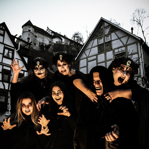 als Hexen verkleidete Gruppe, Foto: Stadt Heidenheim
