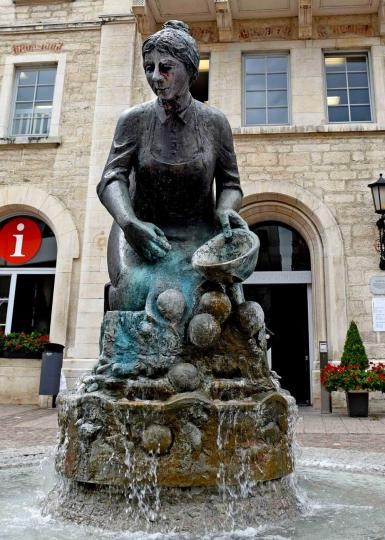 Knöpfleswäscherin_Brunnen_DSC_2733-elmar-doch-haus2