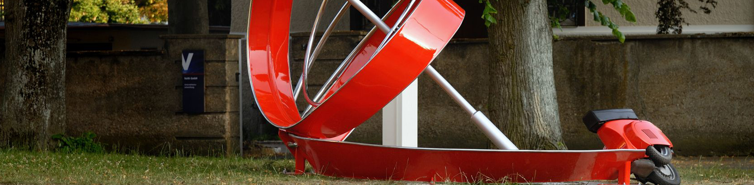 Roter Vesparoller als Spirale aufgewickelt, Foto: Klaus Peter Preußger
