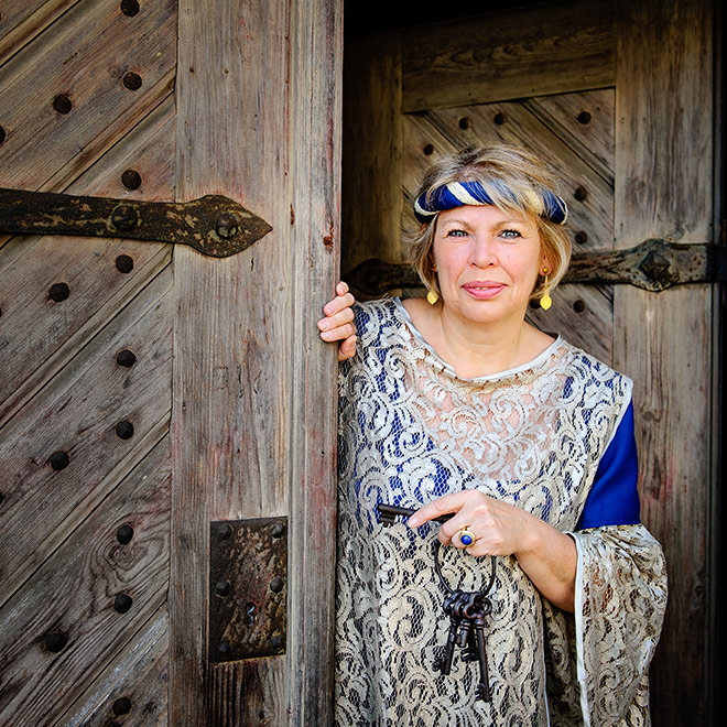 Burgfräulein in historischem Kostüm, Foto: Oliver Vogel