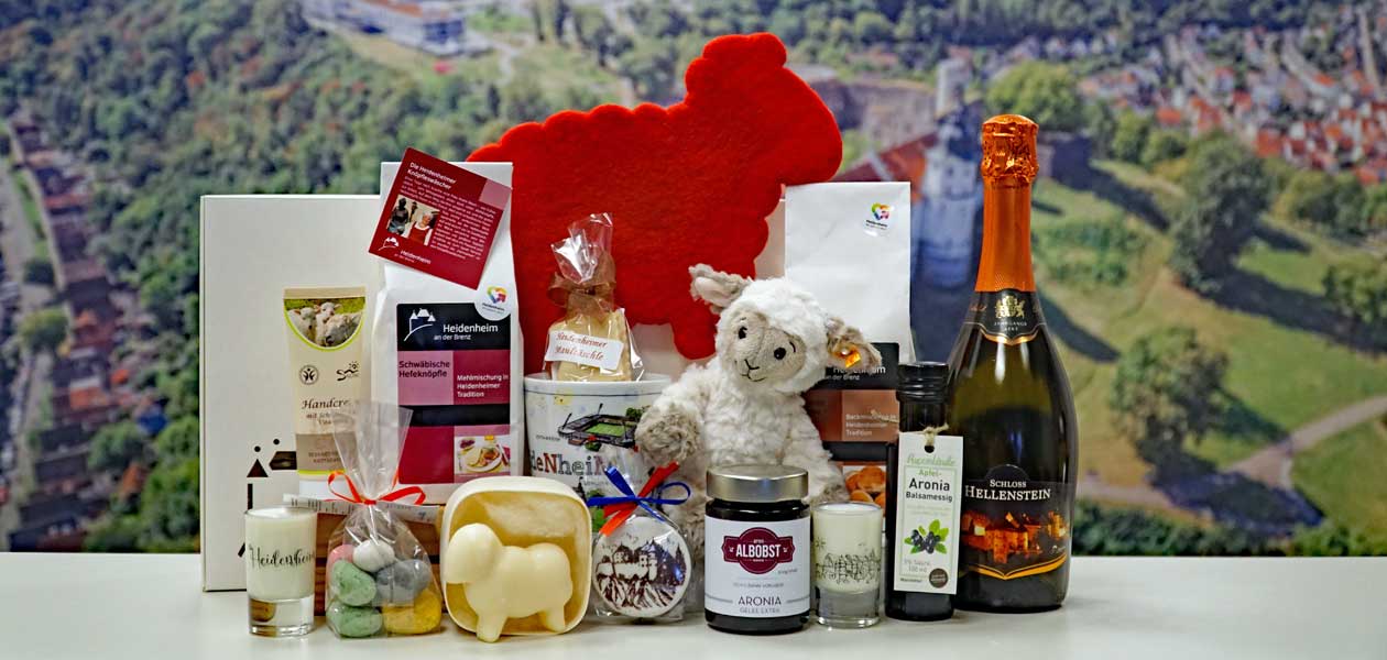 Verschiedene Souvenirartikel, Foto: cmc, Daniel Paus